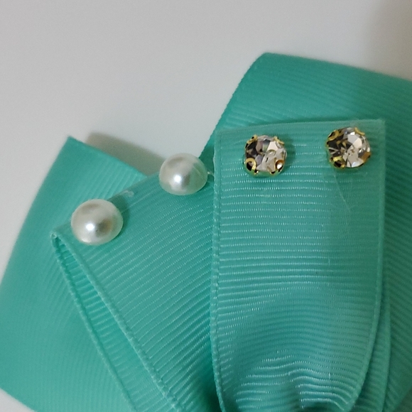 2 x 6 New Girl Hair Bows with Pearl & Rhinestone in Green - Picture 3 of 4